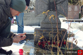 Активісти УНА-УНСО вшанували пам'ять Анатолія Лупиноса на Байковому кладовищі 2