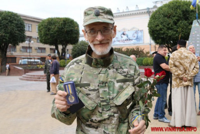 У Вінниці волонтерам та військовослужбовцям УНСО вручили медалі