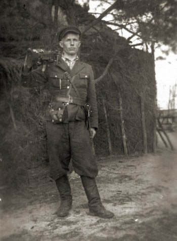 Повстанець-кулеметник із Тернопільщини, 1944 рік. Джерело: Архів ЦДВР