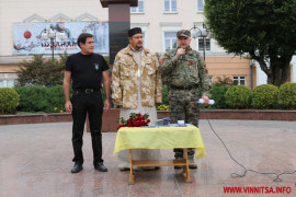 У Вінниці волонтерам та військовослужбовцям УНСО вручили медалі 3