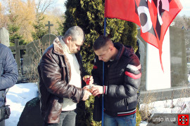 Активісти УНА-УНСО вшанували пам'ять Анатолія Лупиноса на Байковому кладовищі 0